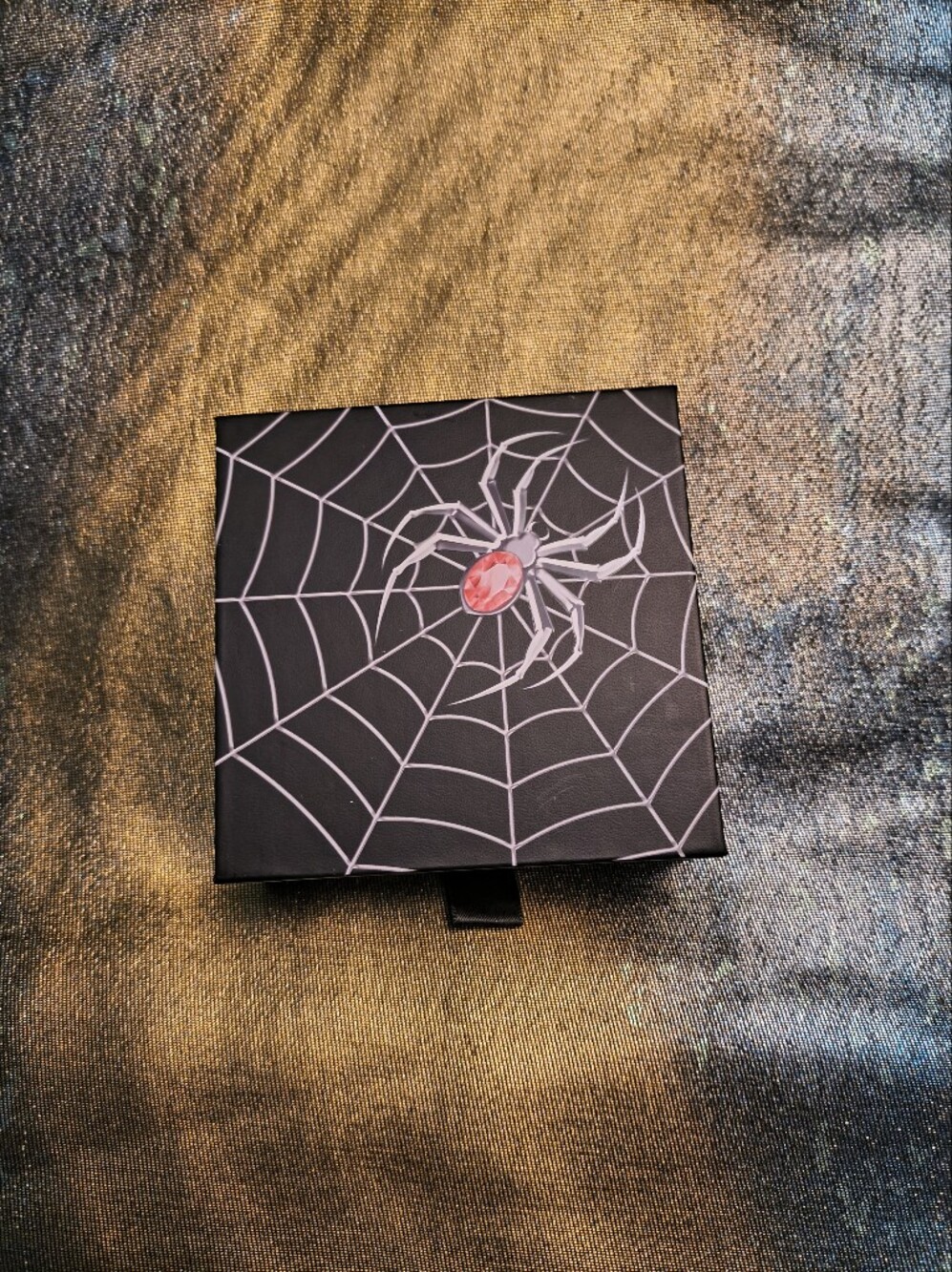 Besame Cosmetics Spider Compact - Picture 6 of 7